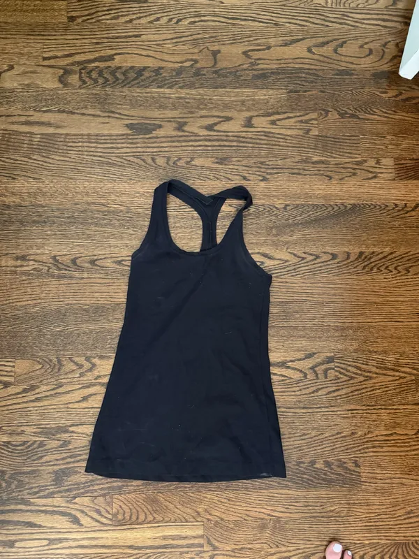 black lululemon tank  - Image 2
