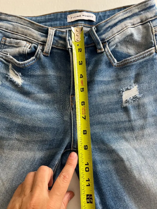 Vervet Flying Monkey Sz 25 mid-rise flare jeans distressed & raw hem pockets - Image 7