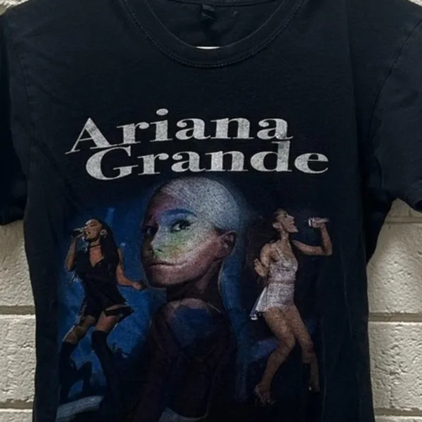 Ariana Grande Sweetener tour t-shirt size S - Image 6