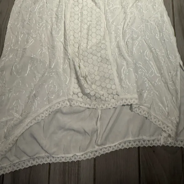 Sleeveless Cream Lace High-Low Dress - Image 3