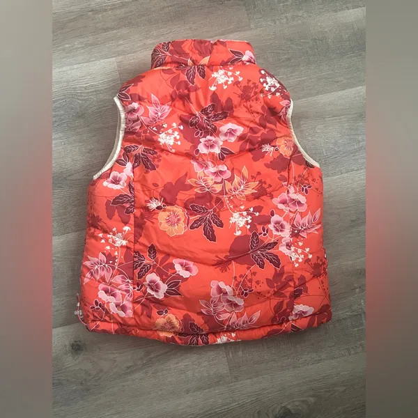 LL Bean Woman Red Floral Quilted Puffer Vest Reversible Fall/Winter Size Small - Image 3