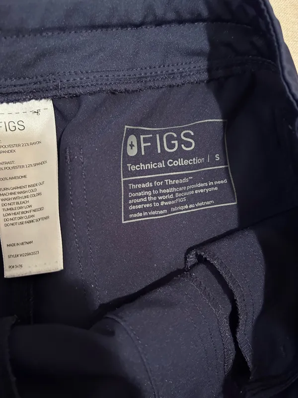 FIGS Scrubs Set - Image 4