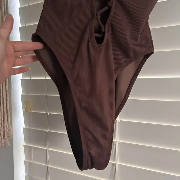 Icon Swim Chocolate Brown Ribbed Cutout One Piece Swimsuit Y2K Bombshell XS - Image 4