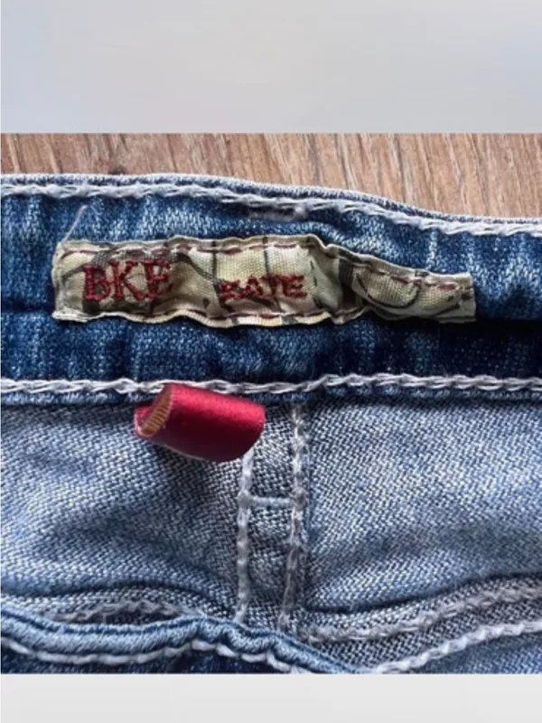 BKE Kate Bootcut / Slight Flare Jeans — Size 27 x 31 1/2 BB9 - Image 3