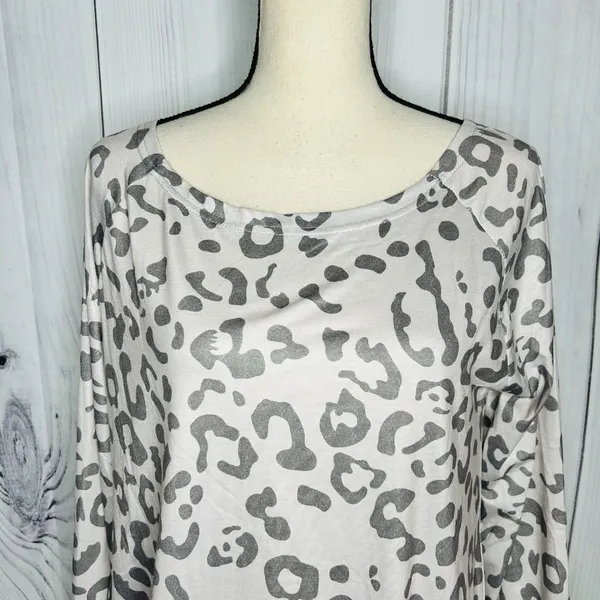 NWT Leo Rosi Womens Animal Print Pajama Sleepwear Set Sz S Gray Long Sleeve - Image 3