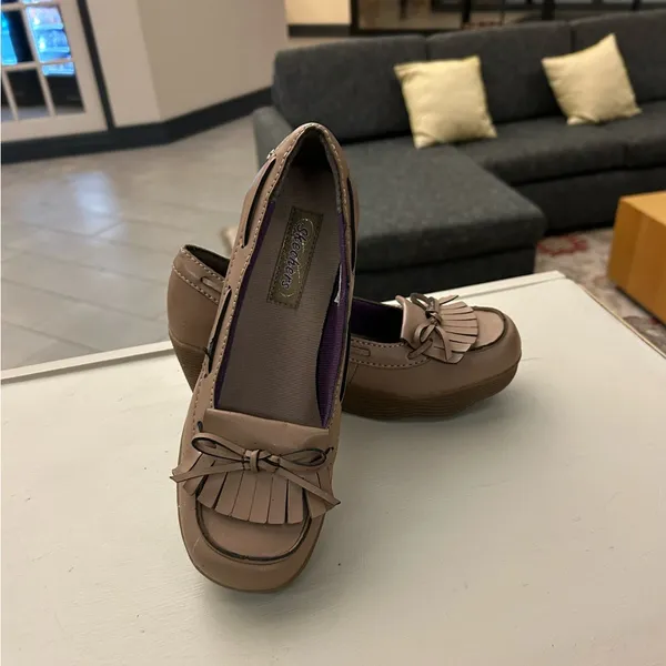 Skechers Women's Brown Loafers with Fringe and Bow size 8. - Image 7
