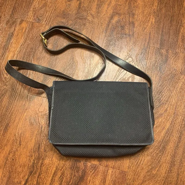 Vtg YSL Yves Saint Laurent Midnight Navy Blue Triangle Flap Crossbody Bag France - Image 15