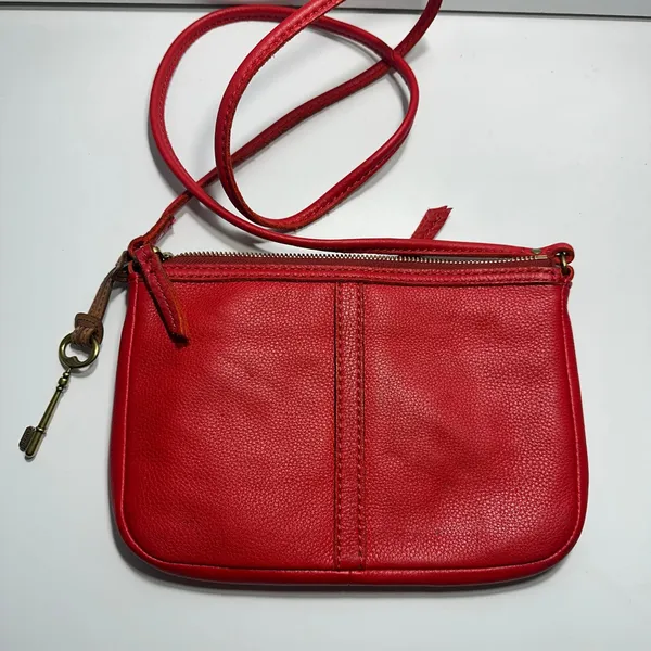 Fossil Erin Crossbody Bag‎ Womens Small Red Pebbled Leather Key Charm Pockets - Image 4