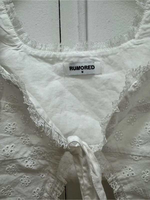 Rumored Vineyard Haven White Eyelet Lace-Trim Tie-Front Crop Top Medium - Image 4