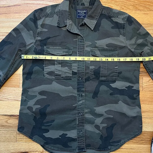 Abercrombie and Fitch Women’s Camo Button Down Shirt Size XS - Image 7