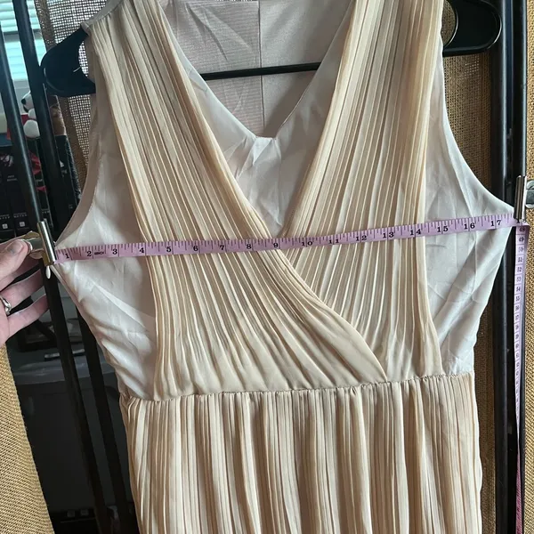 Stylish Cream Pleated Dress Size 6 - Image 9