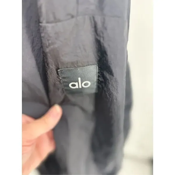 ALO Yoga Crinkle On The Move Black Trench Coat Womens Unisex Size XXL - Image 2