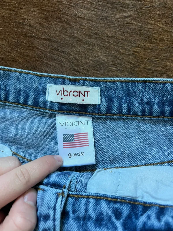 Vibrant Jeans - Image 4