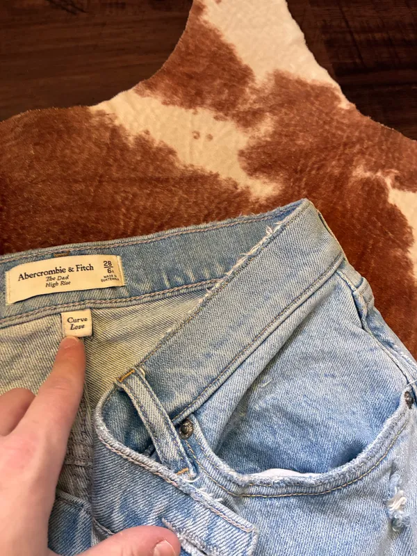 Abercrombie and Fitch Curve love jeans the dad high rise size 28/6 R No flaws - Image 4