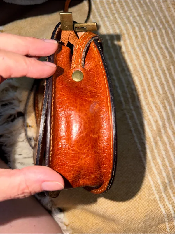 Vintage Vera Pelle Saddle Crossbody in Chestnut Brown with Brass Turn-Lock - Image 8