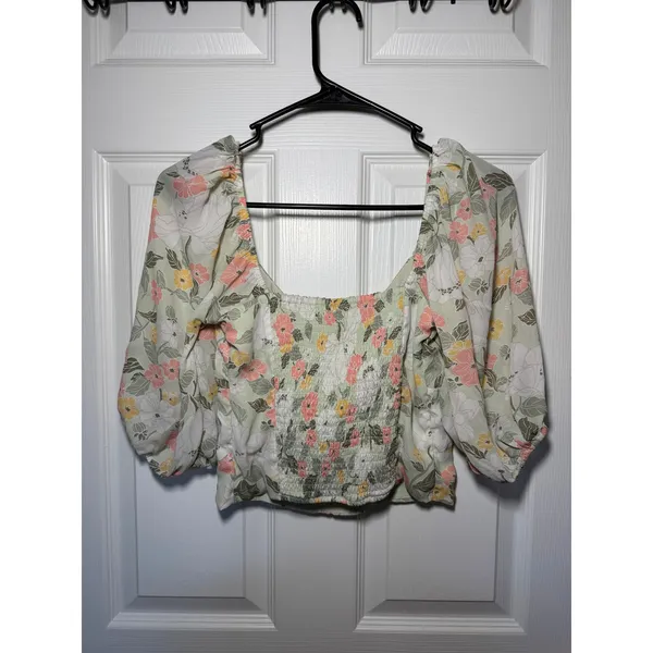 Abercrombie Puff Sleeve Floral Crop Top Size Extra Small V Bust Detail - Image 3