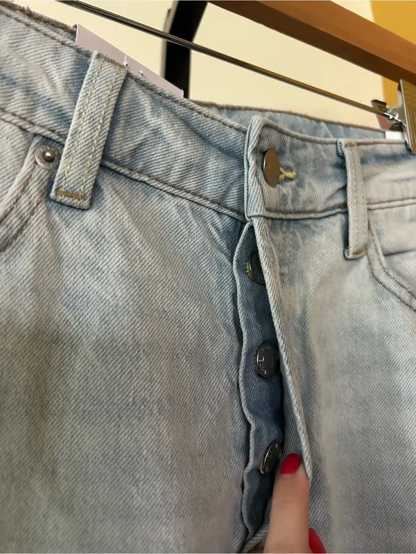 H&M‎ 90s Boyfriend Jeans Loose Fit High Waist Distressed Button Fly NEW Size 2 - Image 3