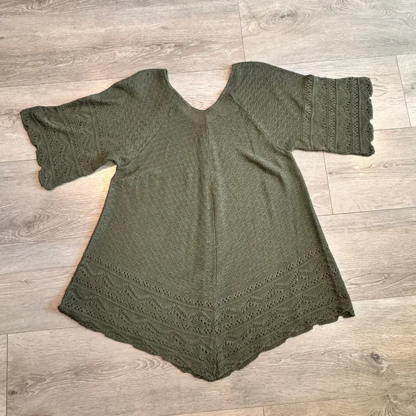 Olive Green Pointelle Knit‎ Poncho Top V-Neck Handkerchief Hem Bohemian Medium M - Image 2