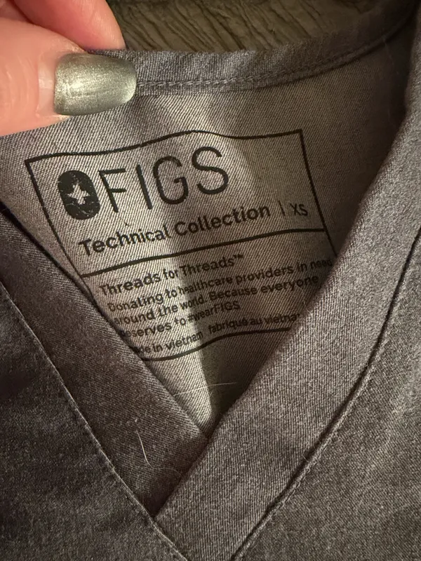 FIGS Graphite Scrub Set - Image 4