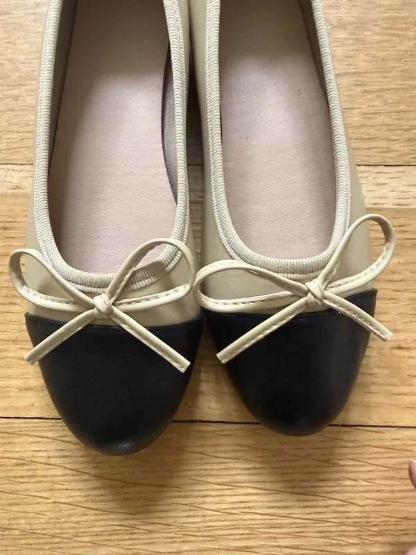 Classic Two-Tone Bow Ballet Flats - Black & Cream 7 - Image 4