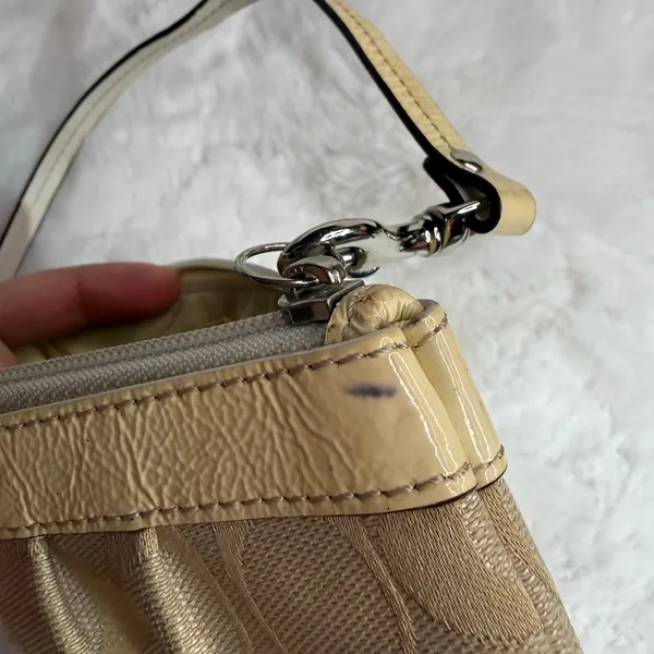 COACH Cream Signature Canvas Wristlet - Image 4