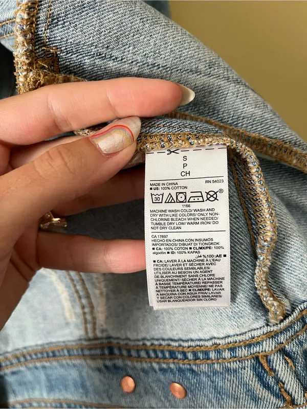 Old Navy Light Blue Distressed Denim Jacket - Image 6