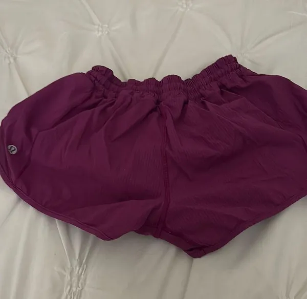 Lululemon Shorts 2.5" - Image 2