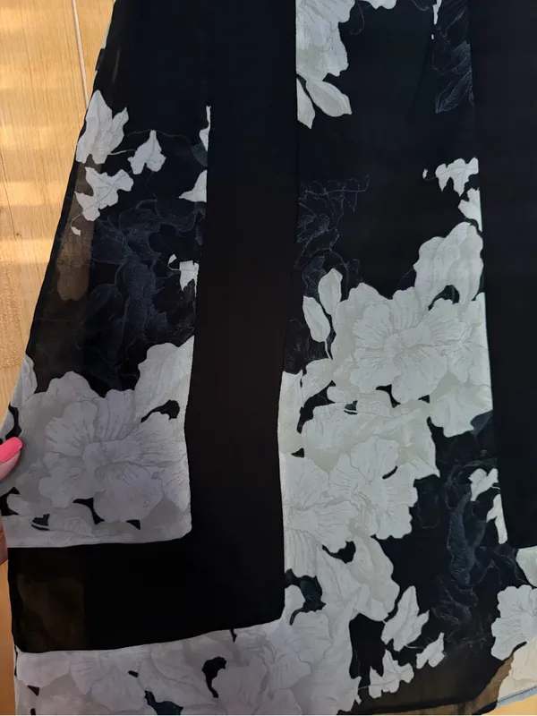 FARM Rio Black & White Floral Chiffon Shift Dress - Size M Like new! - Image 6