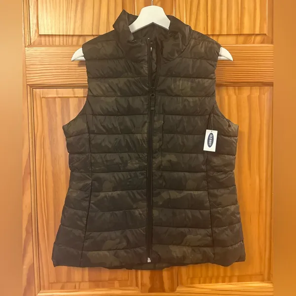 Old Navy Size Medium Frost Free Green Camouflage Quilted Puffer Vest NWT - Image 8