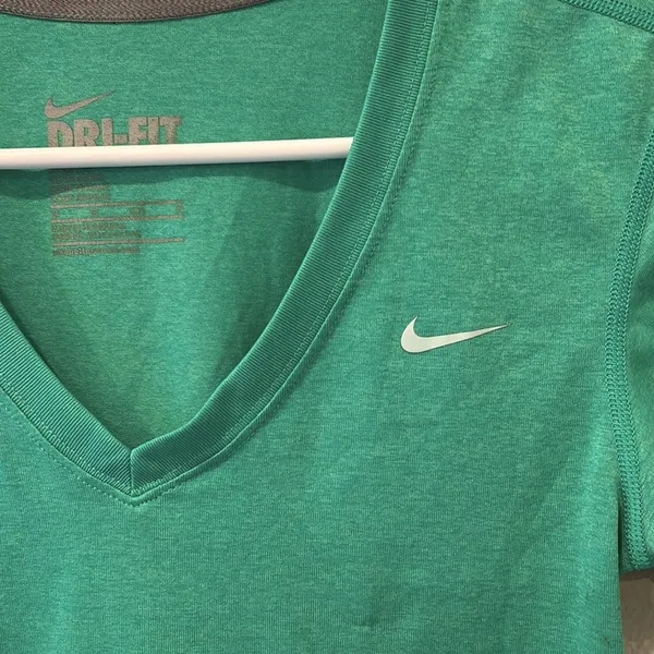 Nike Drifit V-neck tee | Women’s Extra Small - Image 2