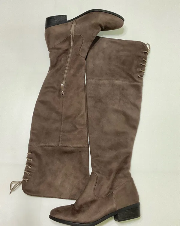 Women’s Brown Taupe Faux Suede Knee High Boots Size 8.5 Lace Up Side Zip Low Heel - Image 5