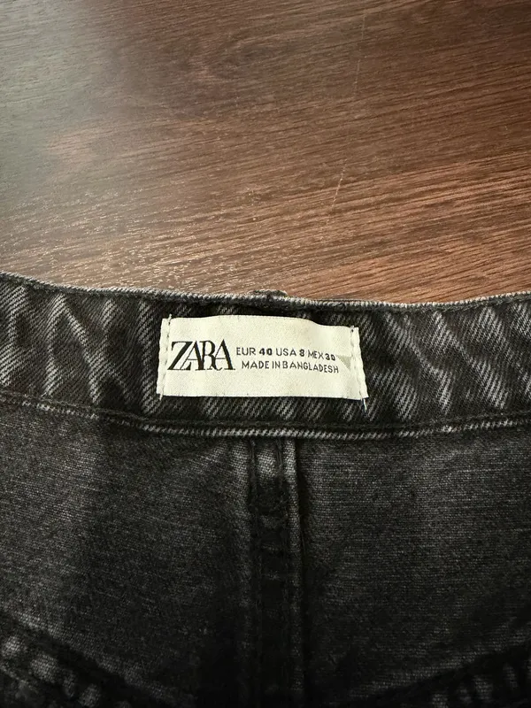 Zara Black Distressed Denim Shorts - Image 4