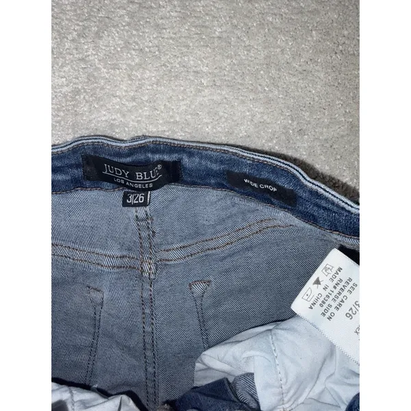 judy blue wide leg crop jeans 3/26 raw hem - Image 2
