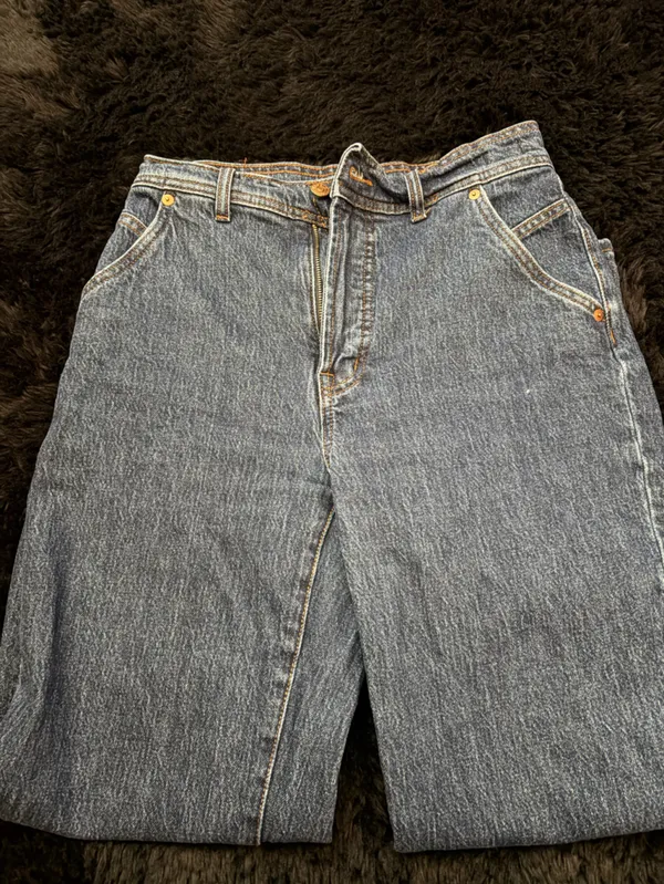 Madewell Straight-Leg Women's Jeans in Medium Blue Wash - Image 3