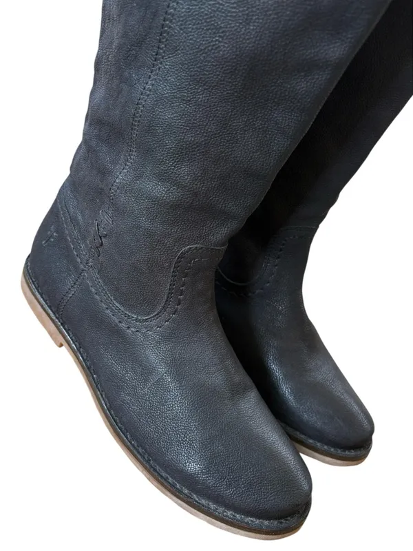EUC Frye Leather Pull-On Flats Boots Black Size 6 - Image 8