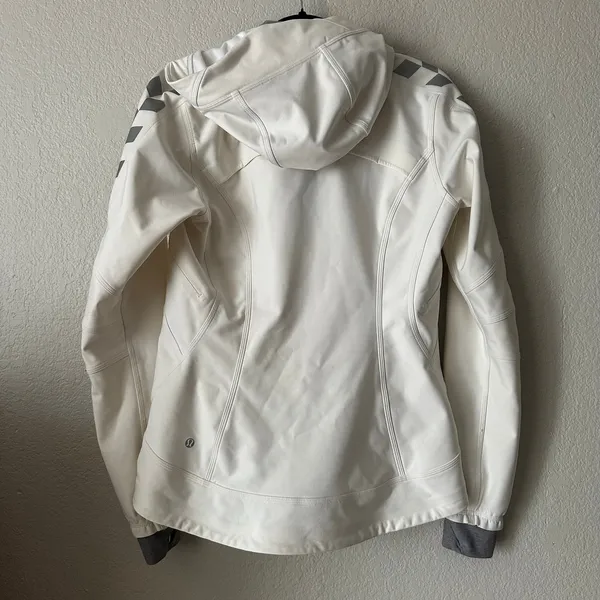 Lululemon Slim Fit Feelin' Frosty Softshell Running Jacket White Size 8 - Image 5