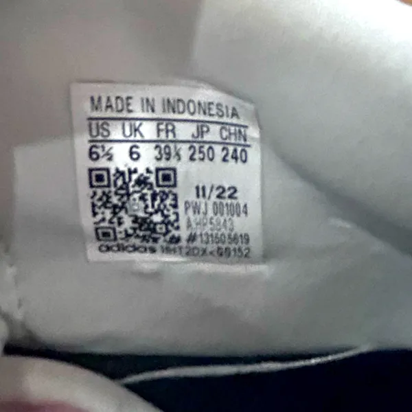 Adidas White and Black Athletic Shoes - Image 6