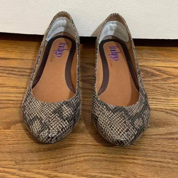Indigo by Clarks Snakeskin Pattern Slip On Shoes heeled loafer‎ size 7.5 - Image 3