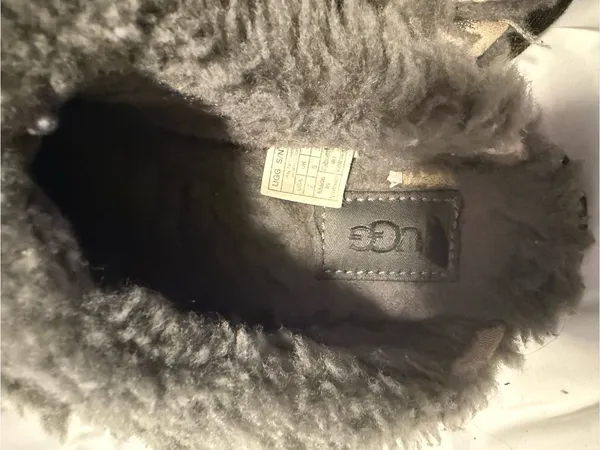 🔥 UGG Cluggete Slippers Black Grey Sz 7 with wear inside great outside - Image 3