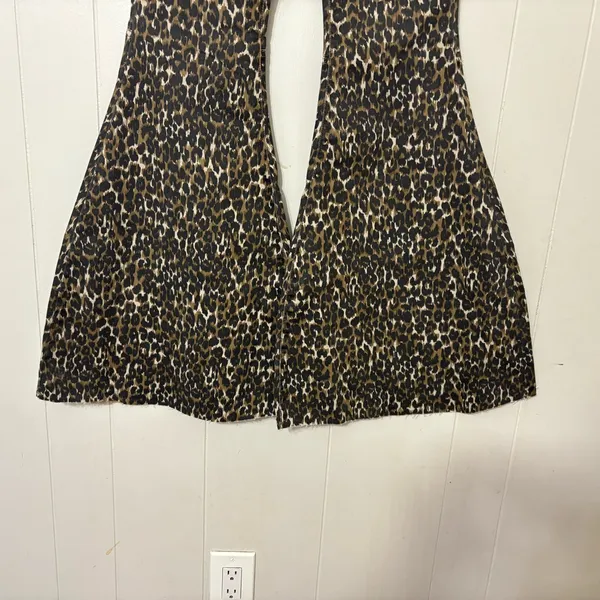 Blank Paige Leopard Print Bell Bottom Jeans Raw Hem Size M - Image 4