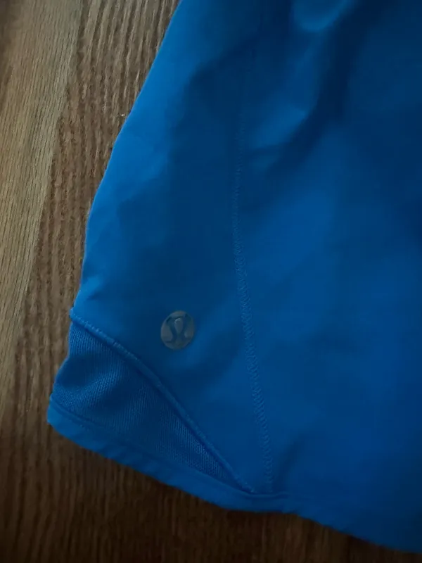 Lululemon Shorts Low-Rise 4" - Image 3