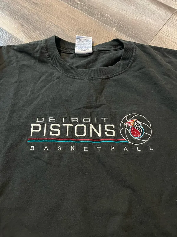 Nike Vintage Detroit Pistons T-Shirt - Image 3