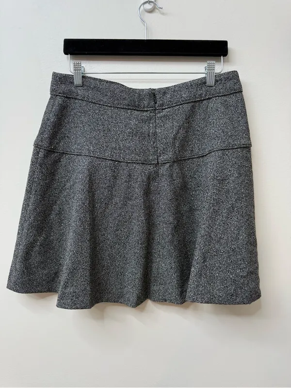 Banana Republic black and gray flounce tweed skirt size 8 - Image 4