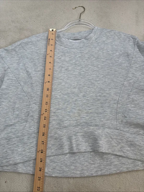Abercrombie YPB NeoKnit Cropped Crew Neck Gray Sweatshirt Size Medium - Image 7