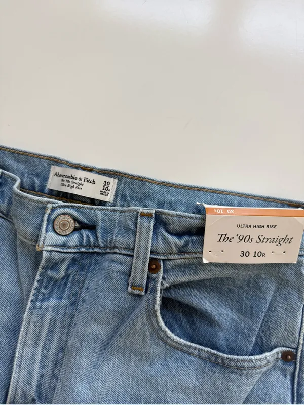NWT Abercrombie & Fitch Ultra High Rise The 90s Straight Jeans size 30/10 - Image 6