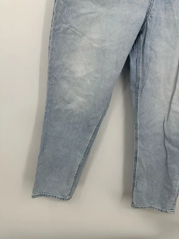 American Eagle Outfitters Strigid Mom Jeans Size 14 Short Light Wash - Image 4