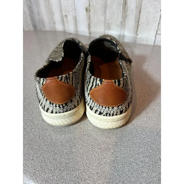 Bare Traps Womens Zebra‎ Slip on Size 9.5 - Image 2