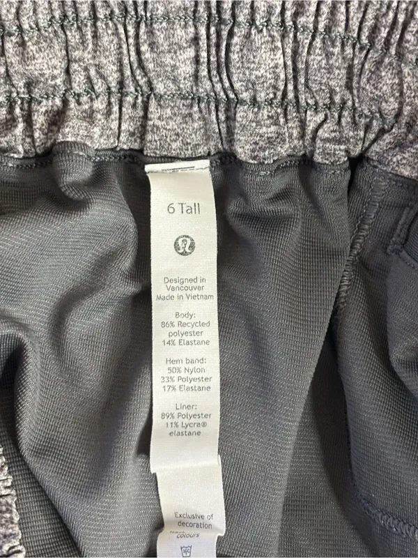 Lululemon Hotty Hot Short II Long 4" Size 6 - Image 4
