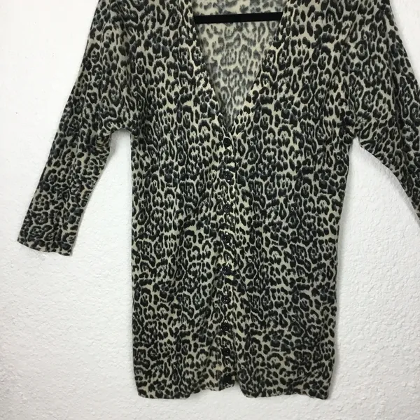 Charlotte Tarantola Anthropologie Women’s Cardigan Size S Animal Print Botton up. - Image 3