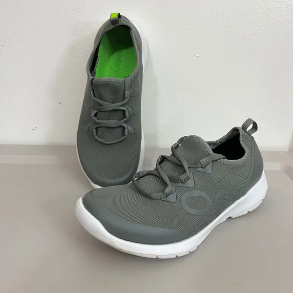 OOFOS OOmg Low Shoe Women Size 8 Gray Recovery Walking Comfort Sneakers - Image 2